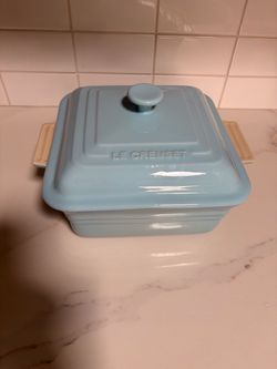 Le creuset light blue square baking dish with lid