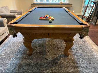 Pool table 8ft ( free delivery & set up & new color felt of your choice )