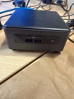 NUC Desktop & Monitor Win 11 Pro
