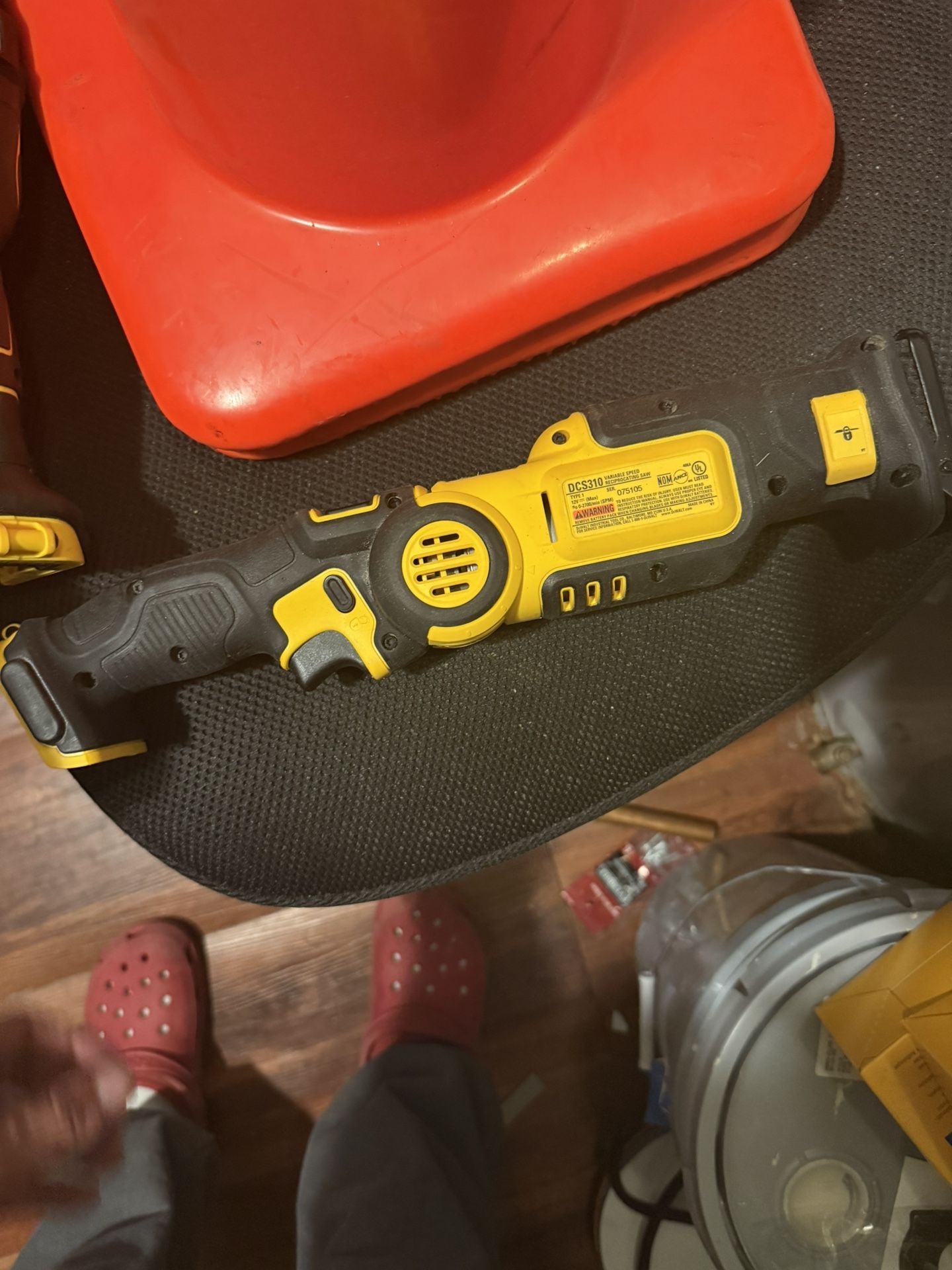 Dealt Multitool/variable Saw