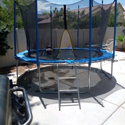 9 ½ ft. round trampoline