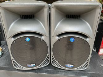 2 Mackie SRM450 First Addition 1000W Self Powered Speakers In Excellent Working Condition