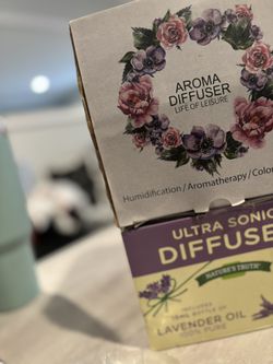 2 Brand New Aroma Diffusers With 11 Essential Oils Lot of 2