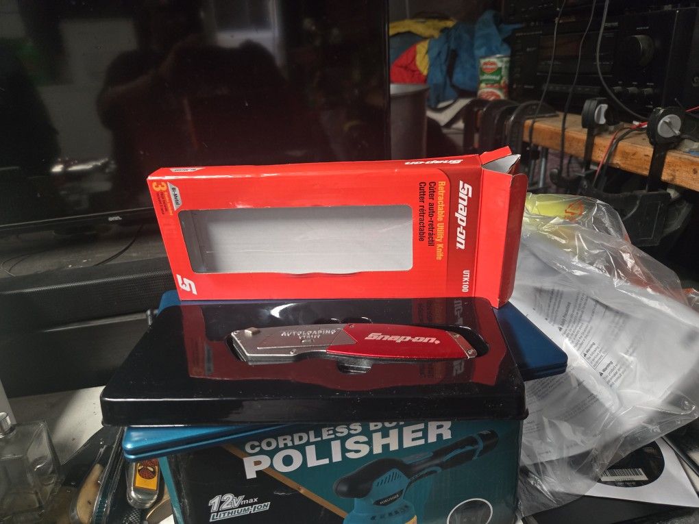 Snap-On Retractable Utility Knife