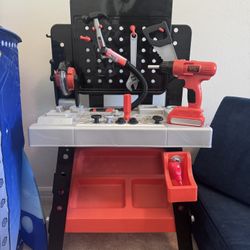 BLACK+DECKER kid’s Workbench