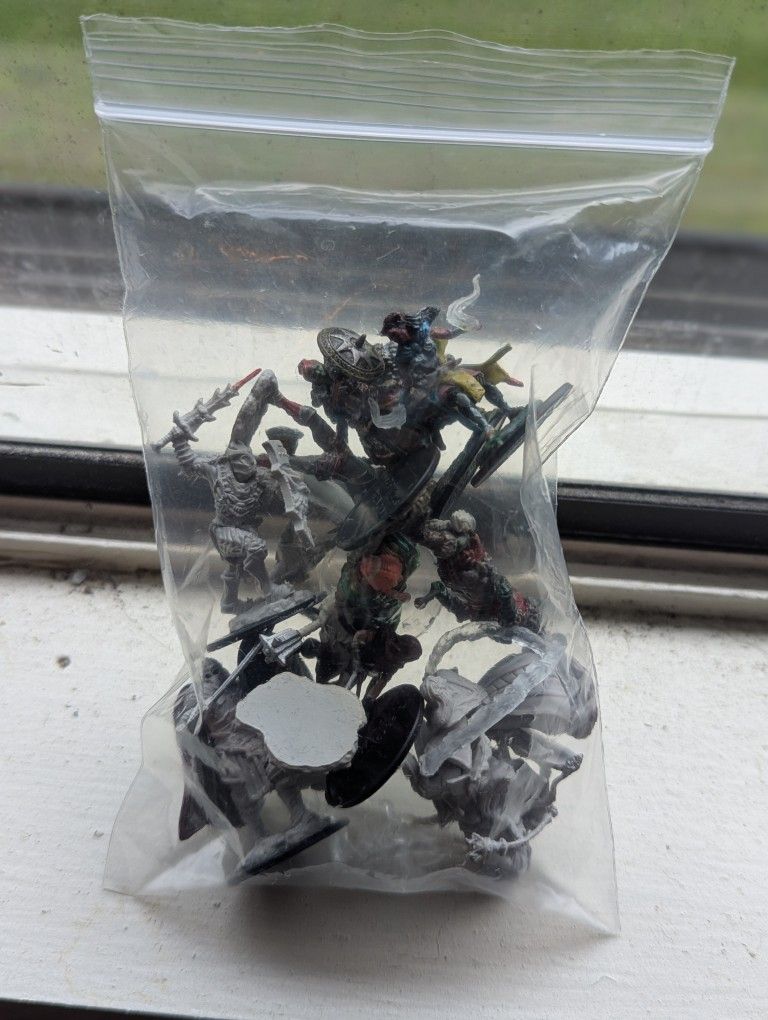 Lot Of 13 D&D Miniatures