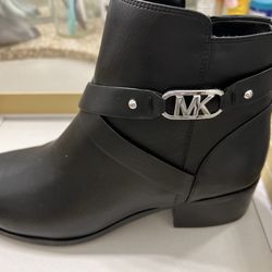 Michael Kors booties 🌸
