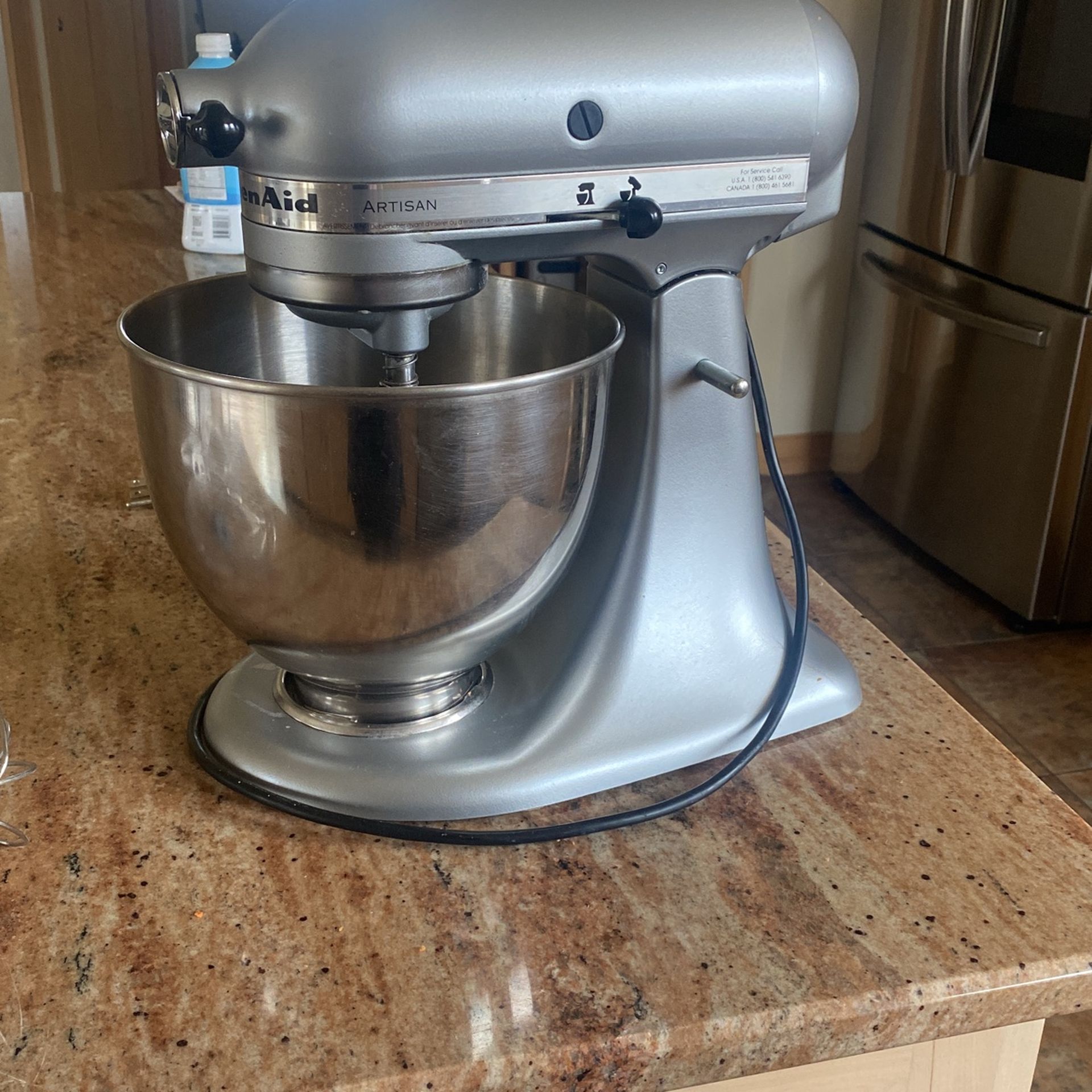 5.5 quart Kitchen Aid Mixer