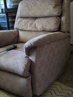 Lazyboy lift chair