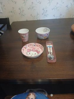 Hello Kitty 4 PC. Dinner Set