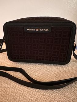 Black handbag. Cartera color negro de salir.