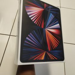 iPad Pro 12.9 Cellular Plus WiFi 256GB Brand New Sealed $950 Firm 