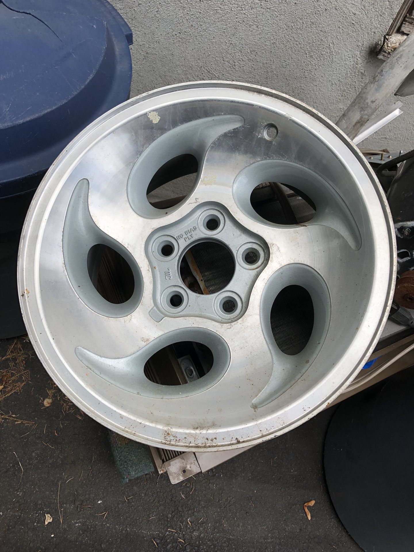 Ford Rim Appears New Or Reconditioned 