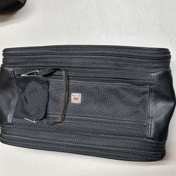 Victorinox Travel Essentials Toiletry/tech Bag