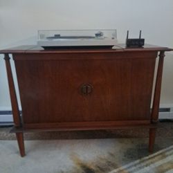 Mid centry stereo cabinet