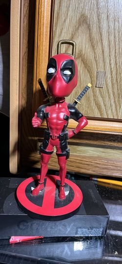 NECA is Marvel Universe Deadpool Head Knocker