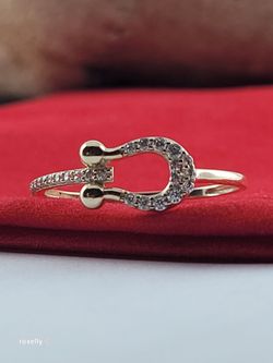 10K Yellow Gold Cubic Zirconia Horseshoe Dainty Ring Size 6.75, Solid Gold! / Anillo de Oro de Herradura con CZ! 👌🎁Post Tags: 10k 14k