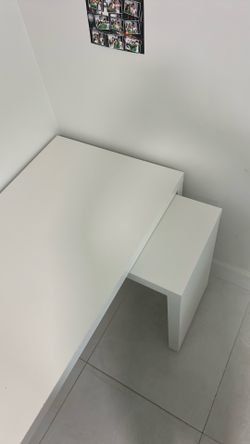 IKEA MALM Desk with Pull-Out Panel. White. Like New