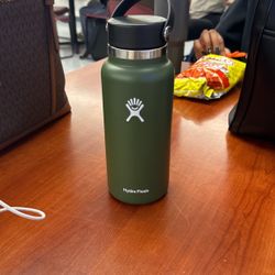 HYDROFLASK OLIVE GREEN