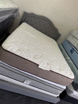 Queen mattress and box springs