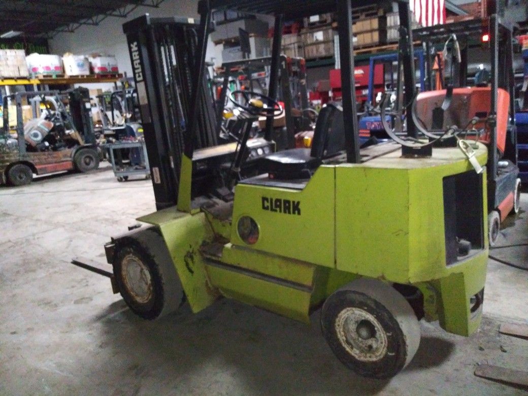 Forklift/hilo 4 sale