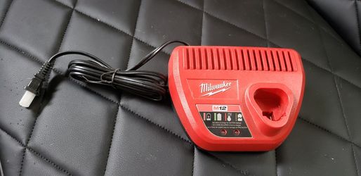 Milwaukee M12 Charger