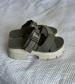 Ugh Ashton Platform Slides Or Sandals Size 8