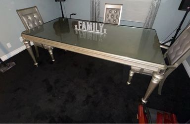Free silver champagne table and 3 chairs