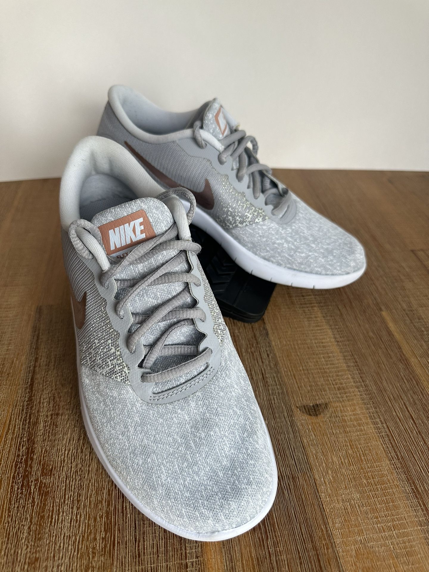 Womens Nike Flex Running Shoes Light Grey And Gold Accents
