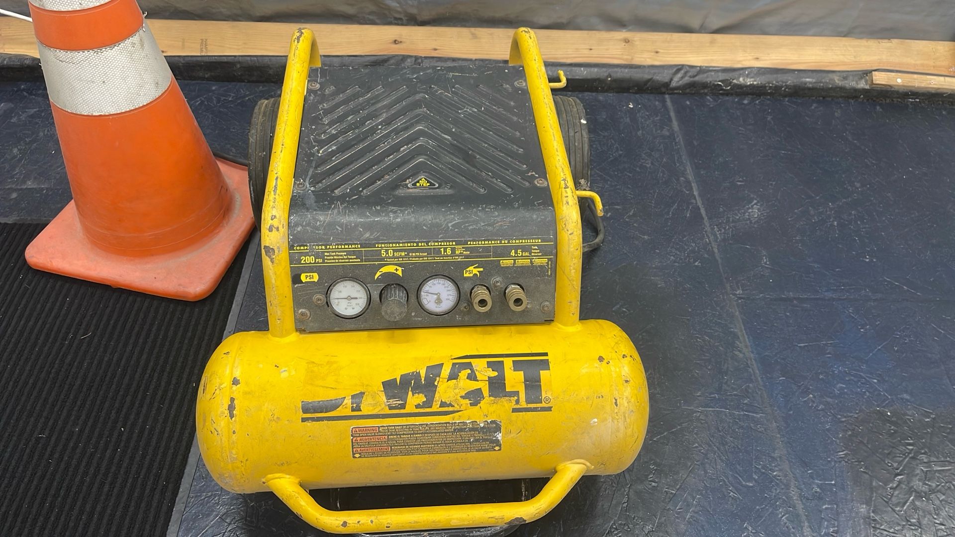 Dewalt Portable Compressor