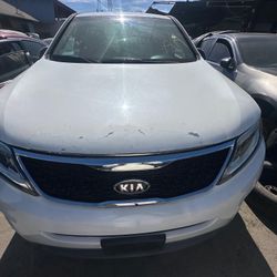 2014 Kia Sorento LX 2.4L PARTS ONLY