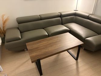 L Sofa with Tilting Headrest
