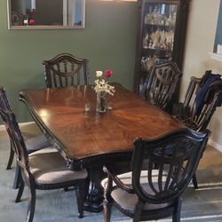 Elegant Dining Table Set