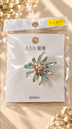 Floral brooch