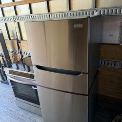 Fridge semi used