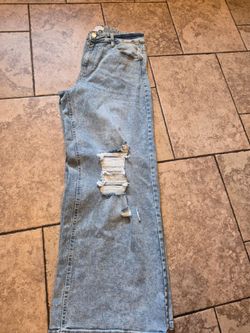 FOREVER 21 JEANS...NEW. WOMEN
