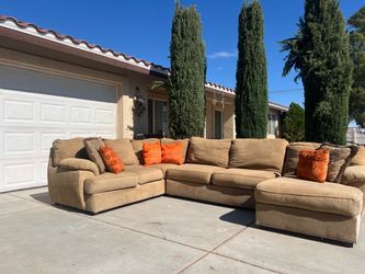 3PC Tan Sectional W/ Accent Pillows!