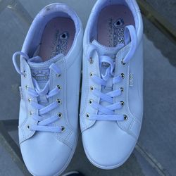 Women’s shoes size 8.5