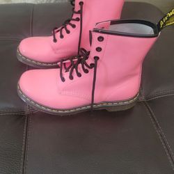 Doc Martin Pink Air Wair Hardly Worn Womans Size 9
