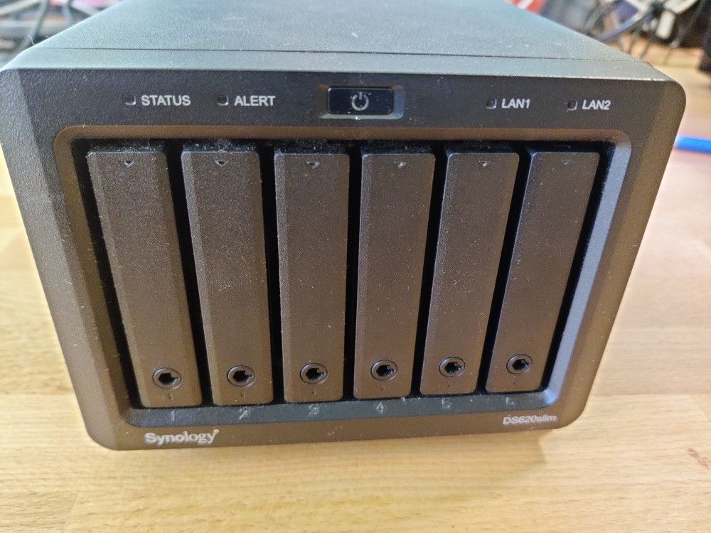 Synology DS620Slim
NAS