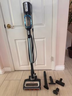 SHARK Duo Clean Vacuum