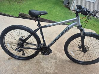 Like new Schwinn Al Comp mountain bike disk brakes