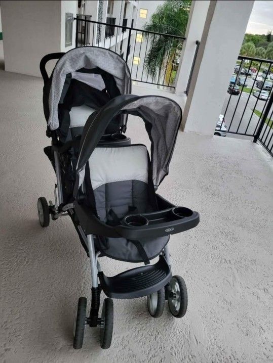 Double Stroller Almost New
Graco DuoGlider