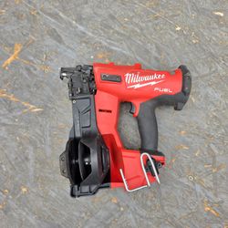 Milwaukee
M18 FUEL 18-Volt Lithium-Ion Brushless Cordless Coil Roofing Nailer (Tool Only)