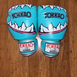 Yokkao Sharknado Gloves Muay Thai *NO FIRM*