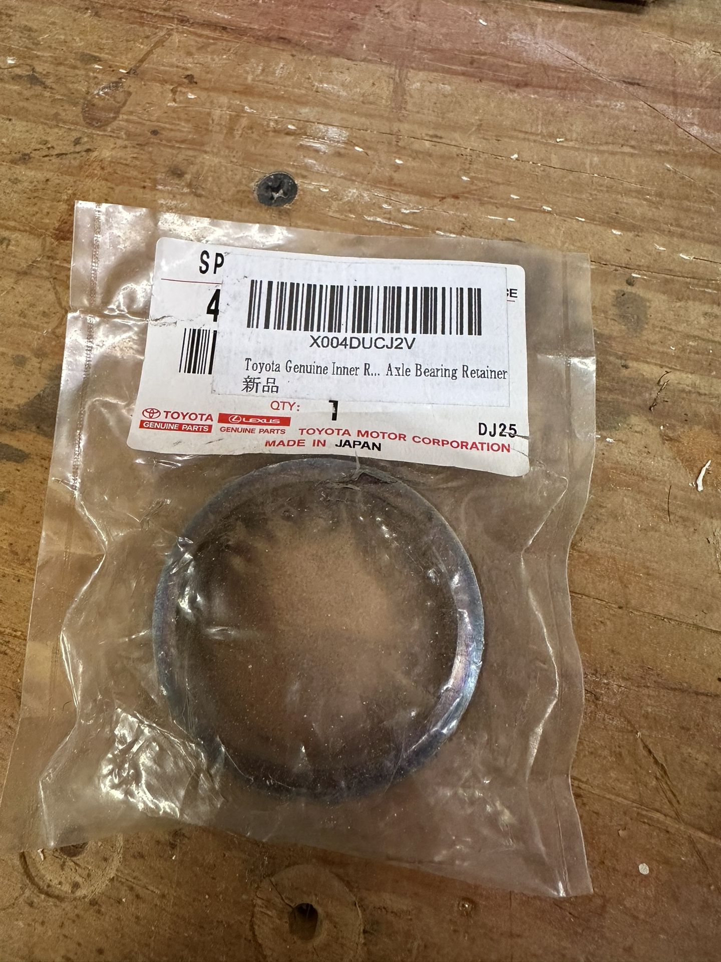 Toyota rear axle bearing retainer