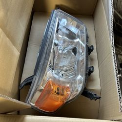 Toyota 81130-35530 Passenger Side Headlight Unit Assembly