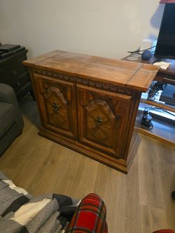 Entertainment Center / Mini Bar