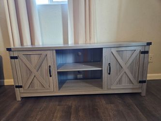 Grey Farmhouse TV Stand/ Consola Gris Estillo Granja