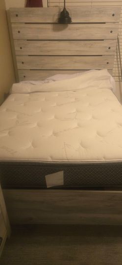 Full size bed set